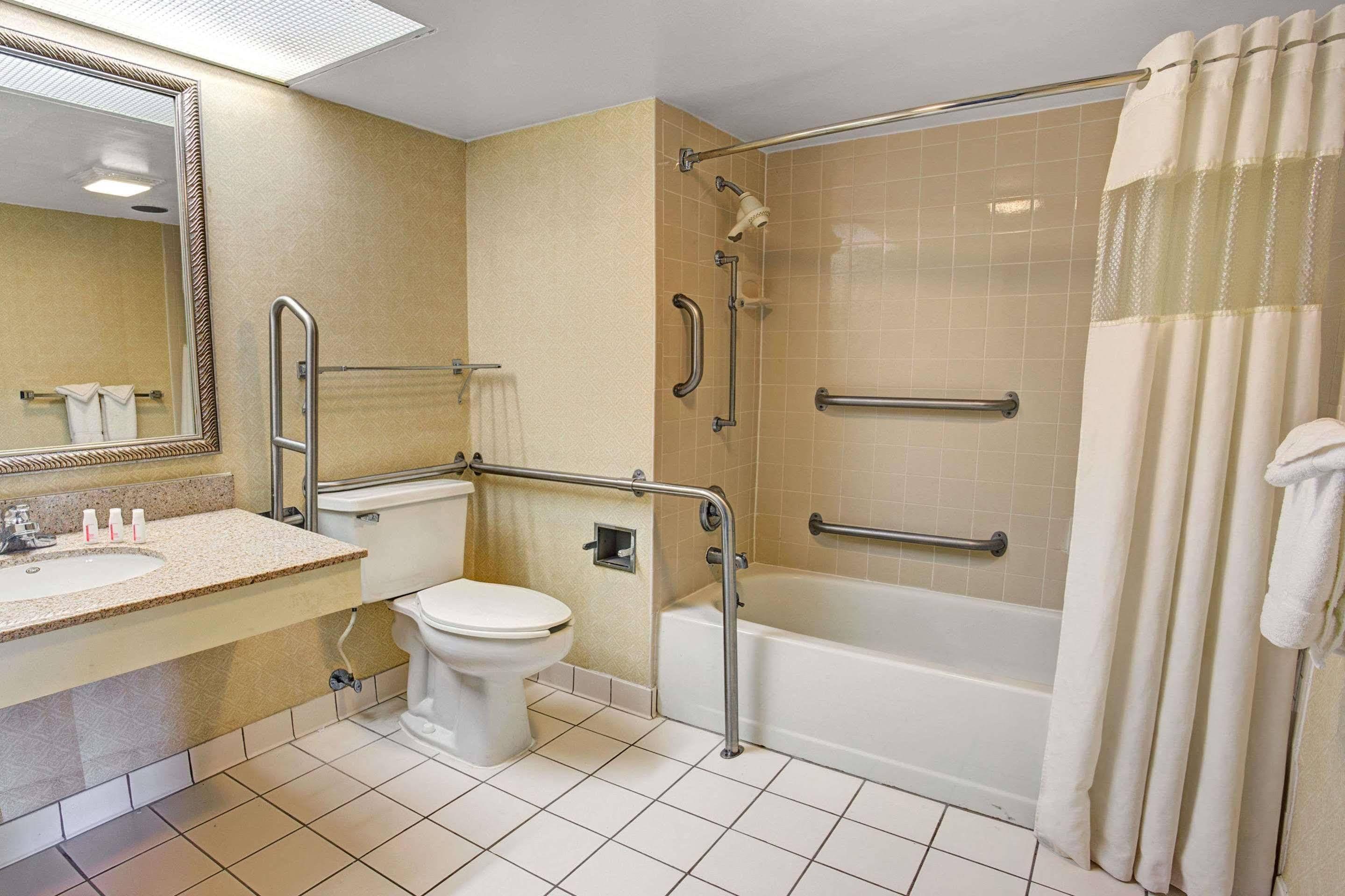 Holiday Inn Indianapolis - Airport Area N By Ihg Exterior foto