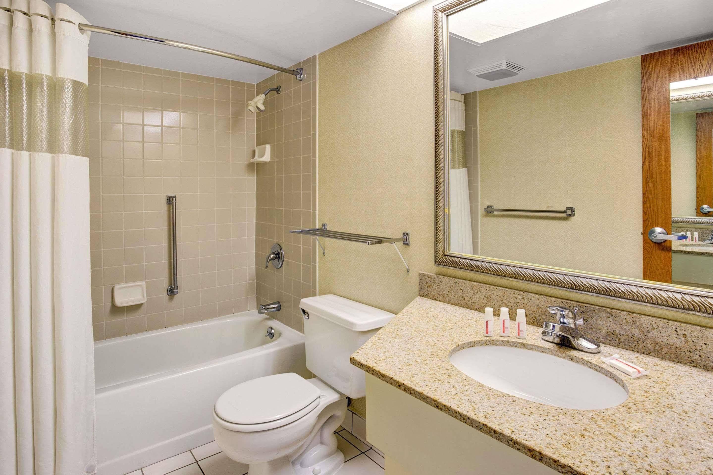 Holiday Inn Indianapolis - Airport Area N By Ihg Exterior foto